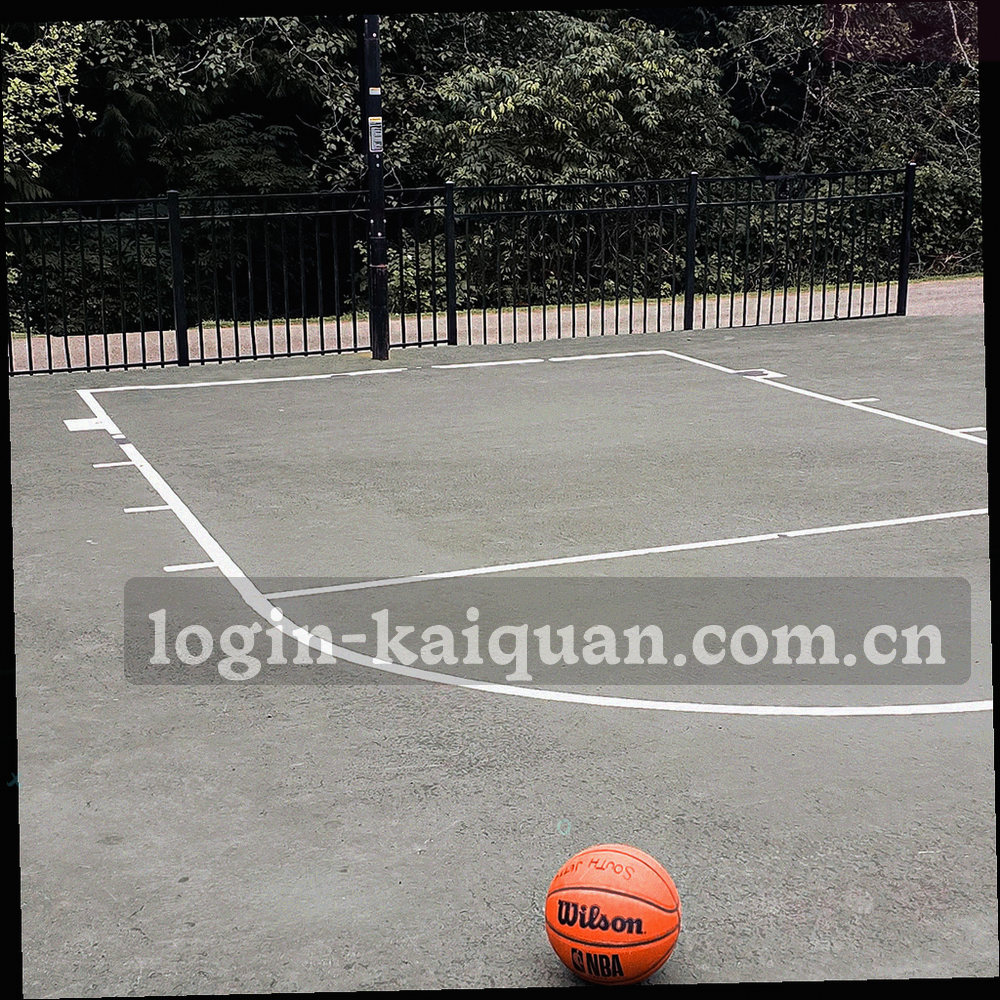正方形内由网格与色带构成的抽象几何构成，风格统一、无文字